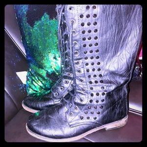 Black spike boots 👢